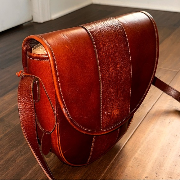 Past Time Leather Large Vintage Crossbody Adjustable Shoulder Saddle Bag, Tooled - Picture 2 of 16
